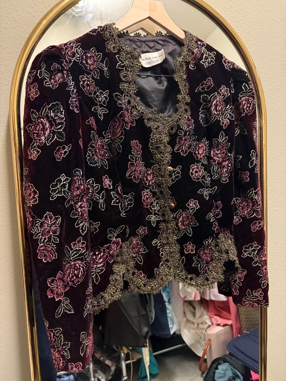 Vintage-Inspired Embroidered Velvet Jacket - Burgundy